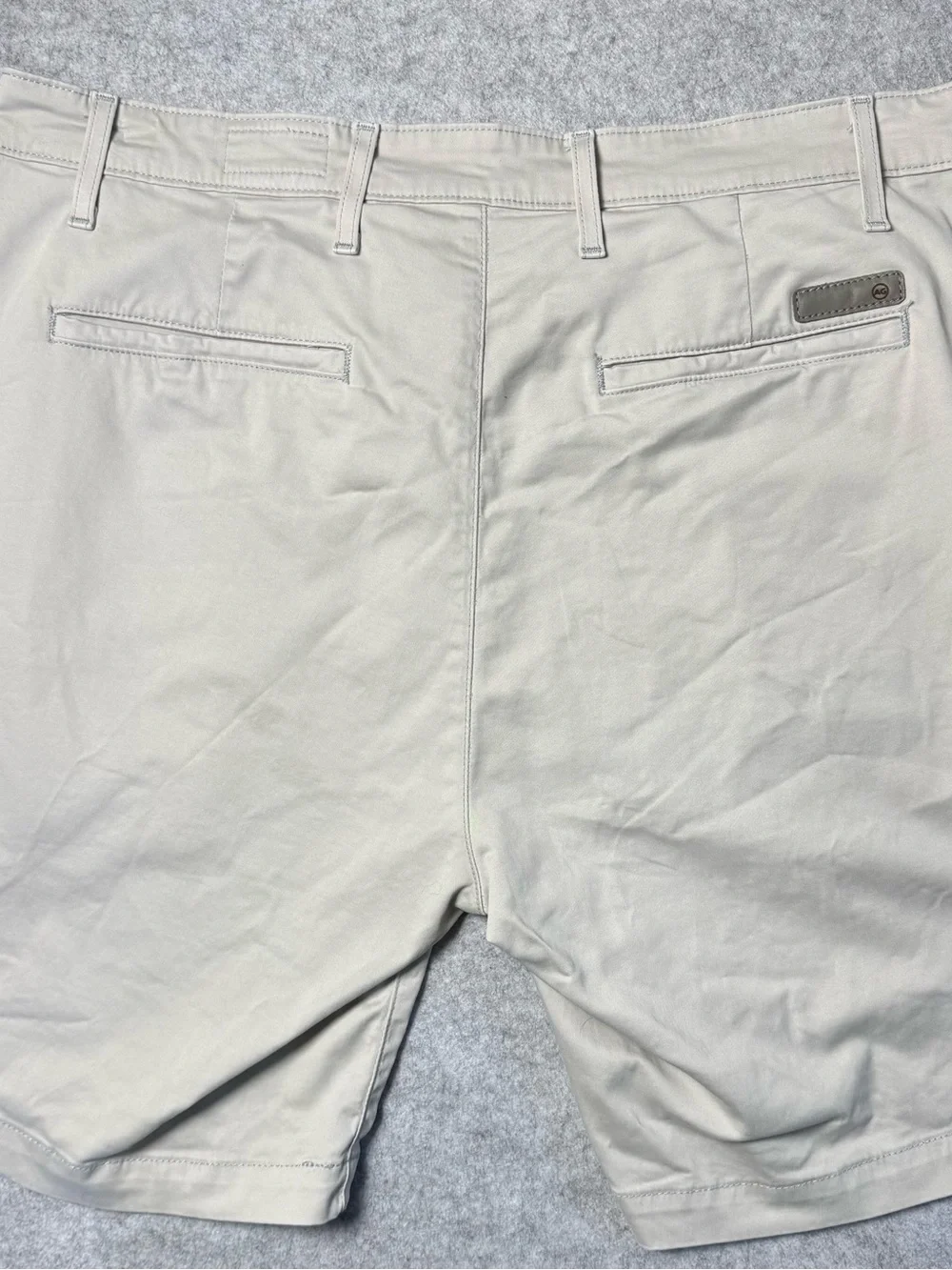 AG Adriano Goldschmied Cream Flat-Front Wanderer Chino Shorts — Size 36